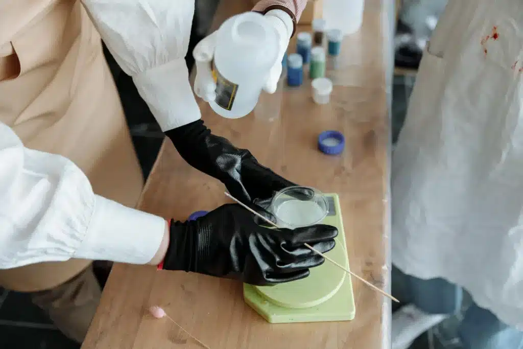 mezclar despacio para evitar problemas con el producto