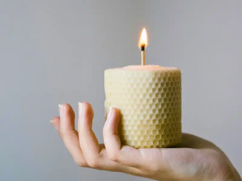 elabora tus propias velas con cera de abejas